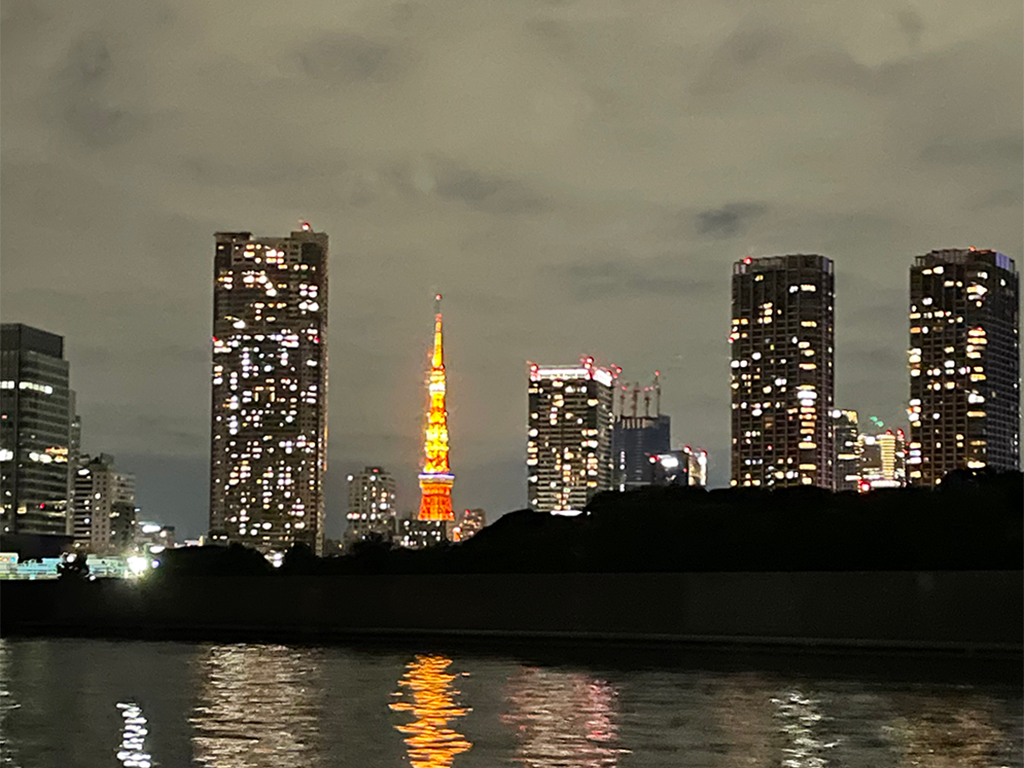 屋形船で眺める東京タワー