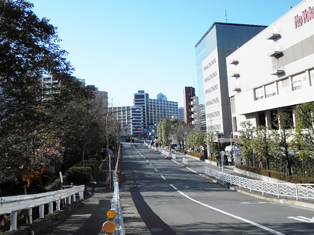 東京駅から車で12分