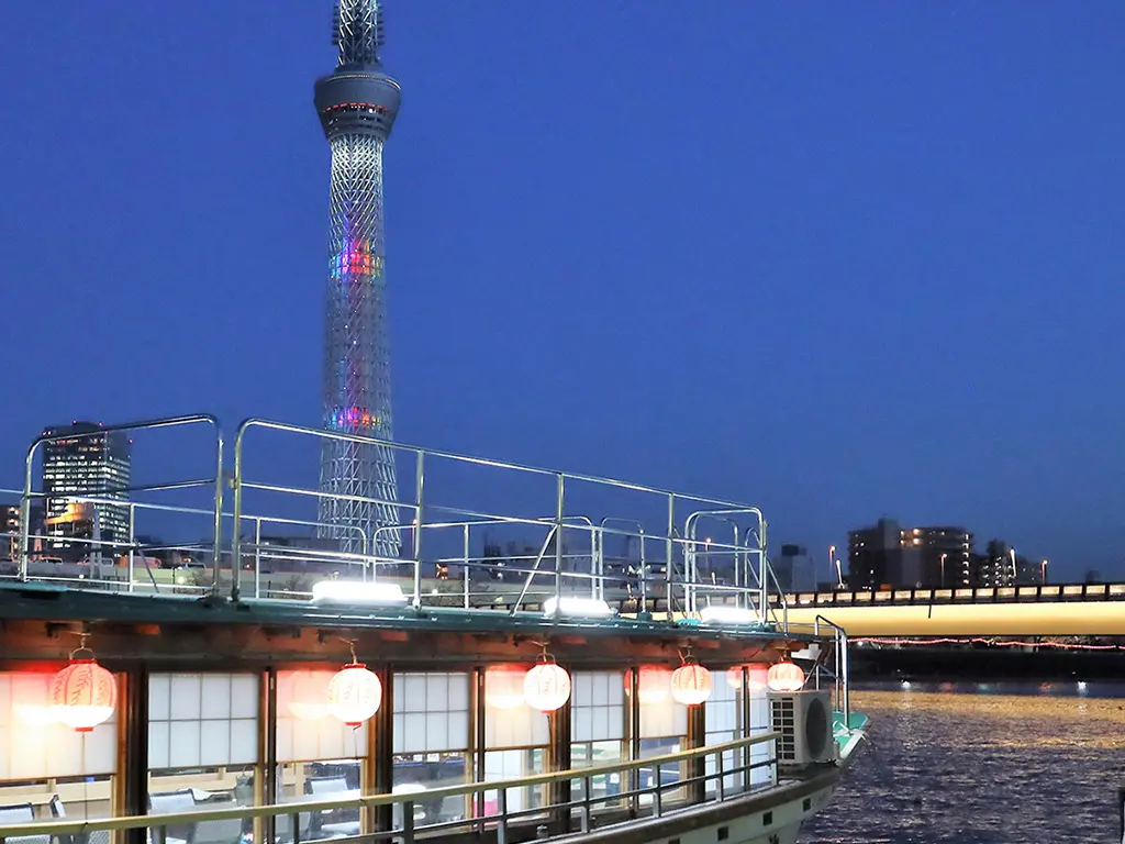 屋上デッキ付き屋形船